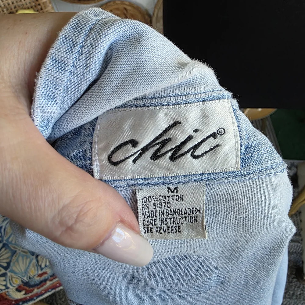 Vintage 90s Chic M Cotton Light Blue Button Down Shirt Soft Rose Patches - Picture 11 of 11
